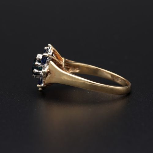 9ct Gold Diamond and Sapphire Ring image-3