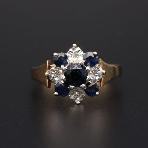 9ct Gold Diamond and Sapphire Ring image-2