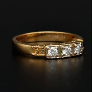 18ct Yellow Gold Diamond Ring