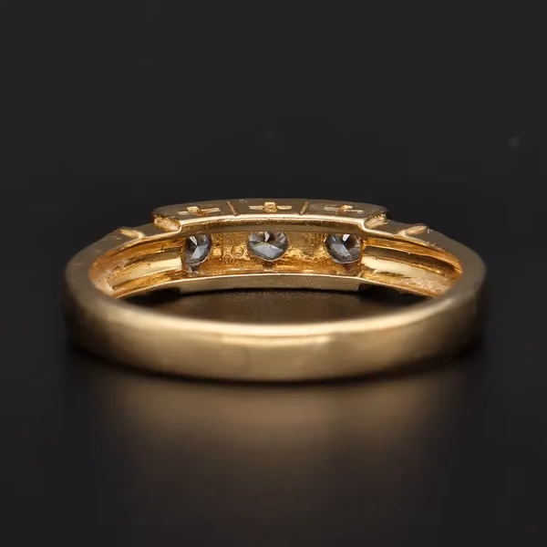 18ct Yellow Gold Diamond Ring