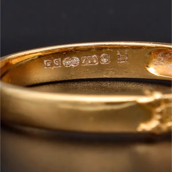 18ct Yellow Gold Diamond Ring