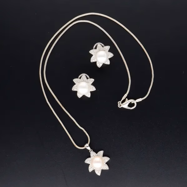 14k Gold Diamond and Pearl Jewellery Set