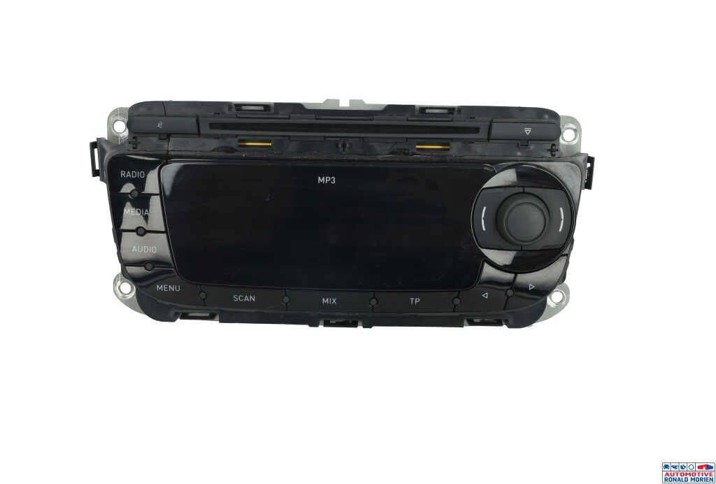Used Radio CD player Seat Ibiza IV (6J5) 1.4 16V Price € 80,00 Margin scheme offered by Automaterialen Ronald Morien B.V.