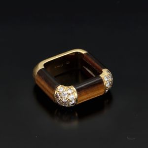 18ct Gold Tigers Eye and Diamond Ring