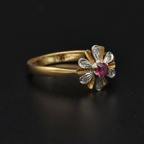 18ct Gold Ruby Diamond Vintage Ring image-1