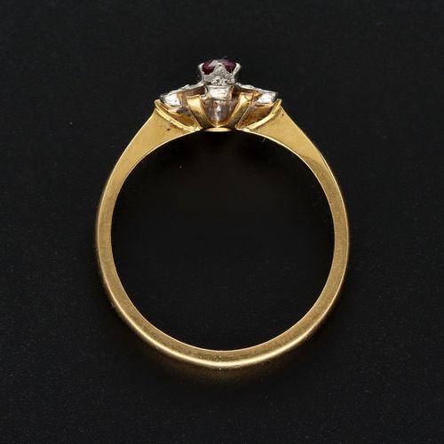 18ct Gold Ruby Diamond Vintage Ring image-6