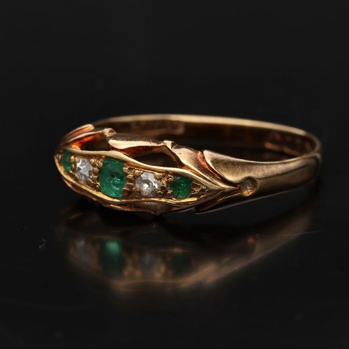 Early 20th Century 18ct Gold Emerald and Diamond Ring image-3