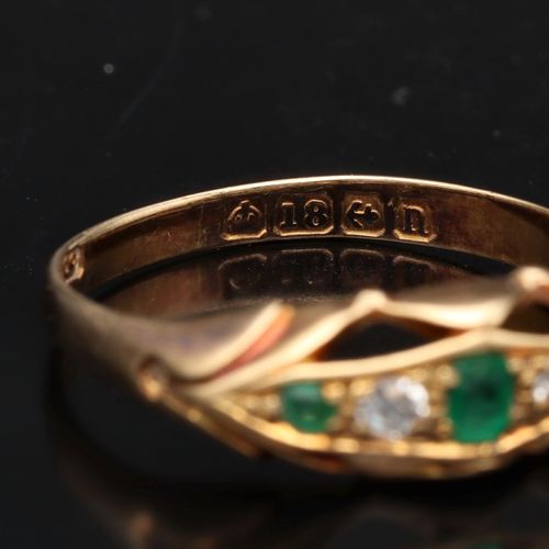 Early 20th Century 18ct Gold Emerald and Diamond Ring image-4