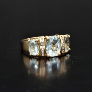 Vintage 9ct Gold Aquamarine and Diamond Ring
