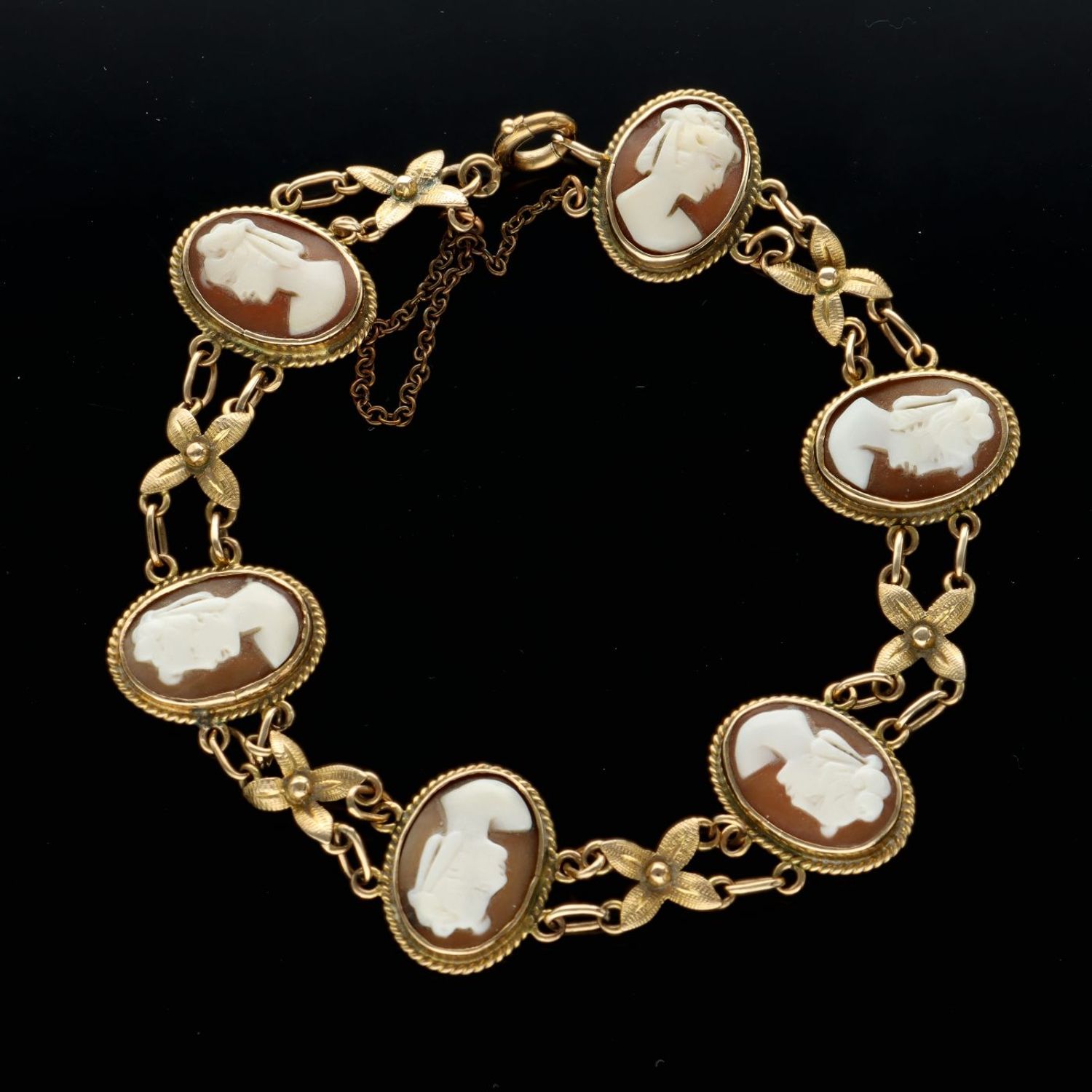 Vintage hot sale cameo bracelet