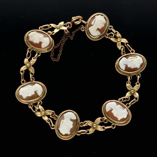 Vintage 9ct Gold Shell Cameo Bracelet image-1