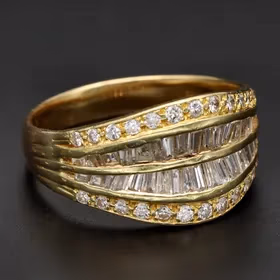 18ct Yellow Gold Diamond Baguette Ring