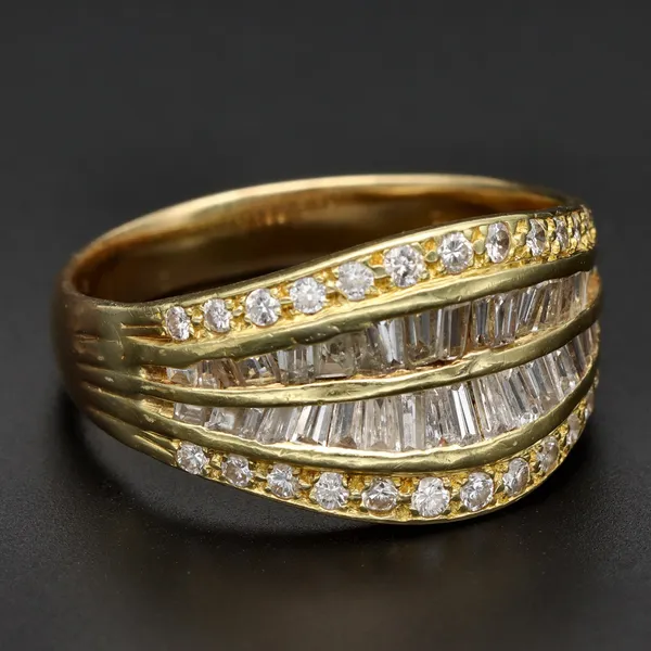 18ct Yellow Gold Diamond Baguette Ring