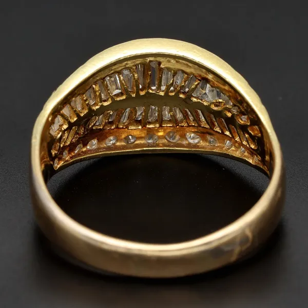 18ct Yellow Gold Diamond Baguette Ring