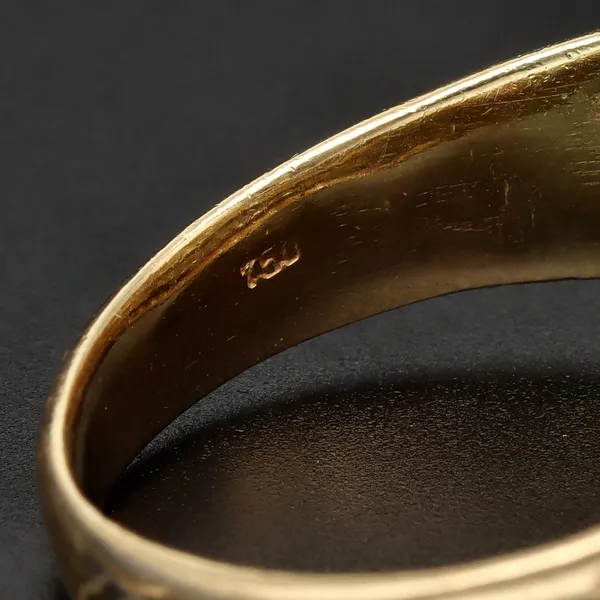 18ct Yellow Gold Diamond Baguette Ring