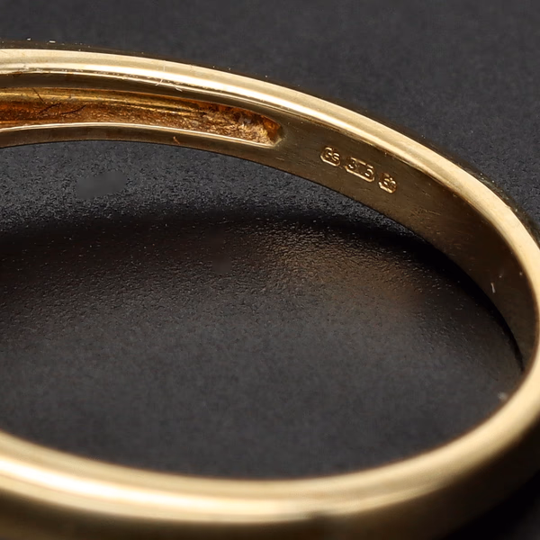 9ct Yellow Gold 2ct Topaz Three Stone Ring