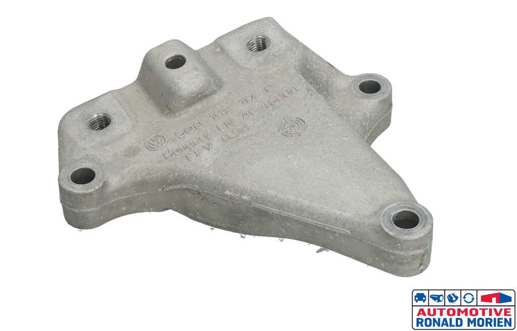 Used Gearbox mount Volkswagen Golf VIII (CD1) 1.5 eTSI 16V Price € 19,00 Inclusive VAT offered by Automaterialen Ronald Morien B.V.