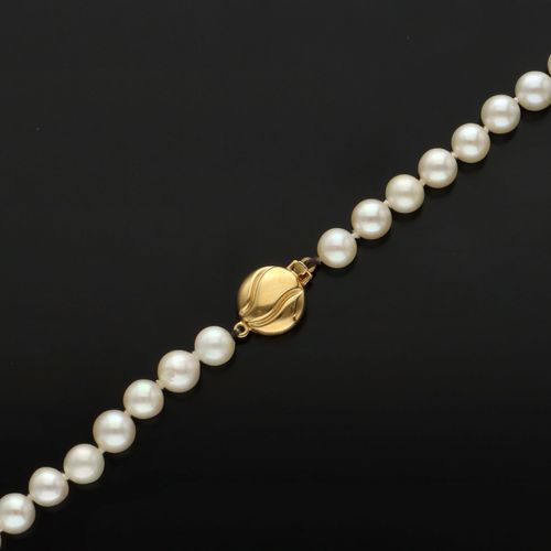 18ct Gold Clasp Cultured Pearls image-5