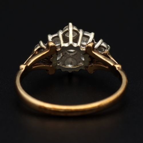 18ct Gold Diamond Cluster Ring image-5