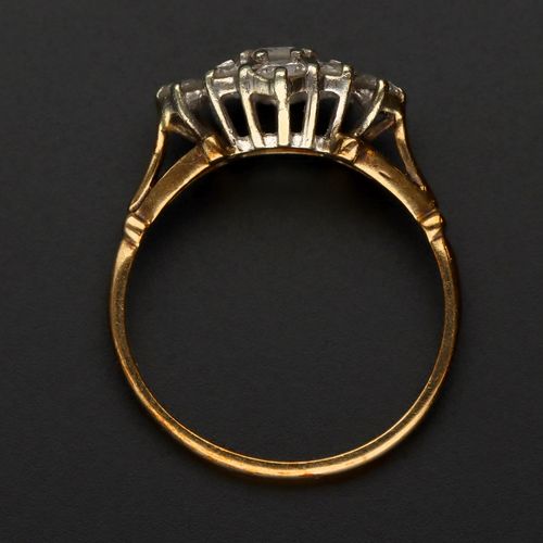 18ct Gold Diamond Cluster Ring image-6