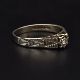 Retro-Vintage Gold Diamond Ring