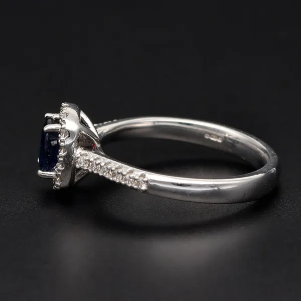 18ct White Gold Sapphire Diamond Ring