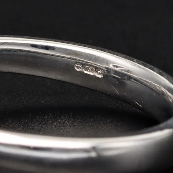 18ct White Gold Sapphire Diamond Ring