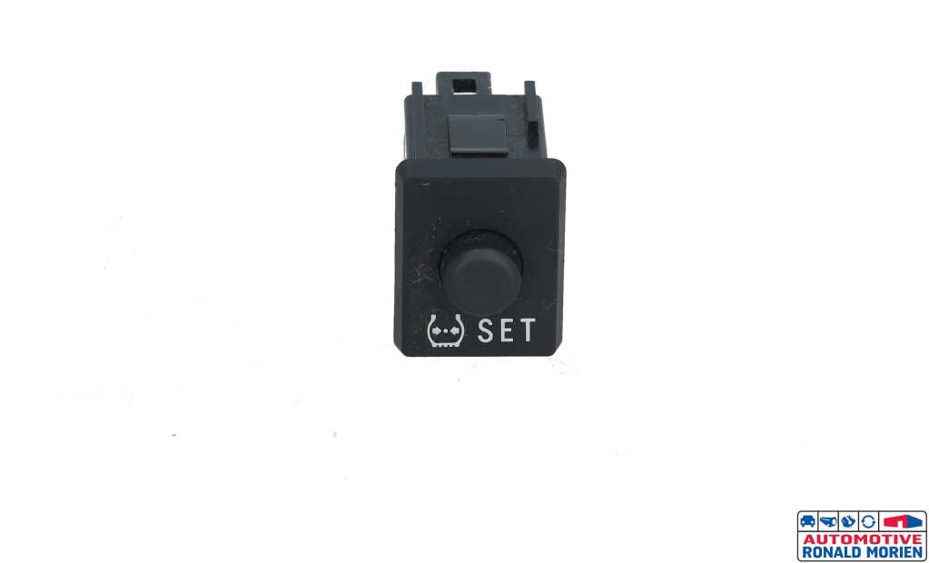 Used Pressure switch Peugeot 108 1.0 12V VVT-i Price € 9,99 Inclusive VAT offered by Automaterialen Ronald Morien B.V.