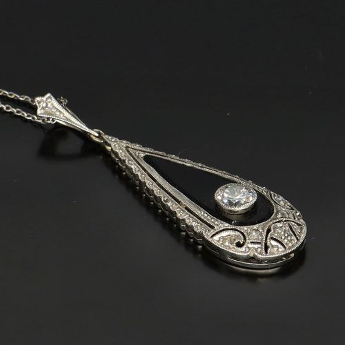 Art Deco 18ct Gold Diamond and Onyx Pendant Necklace image-2