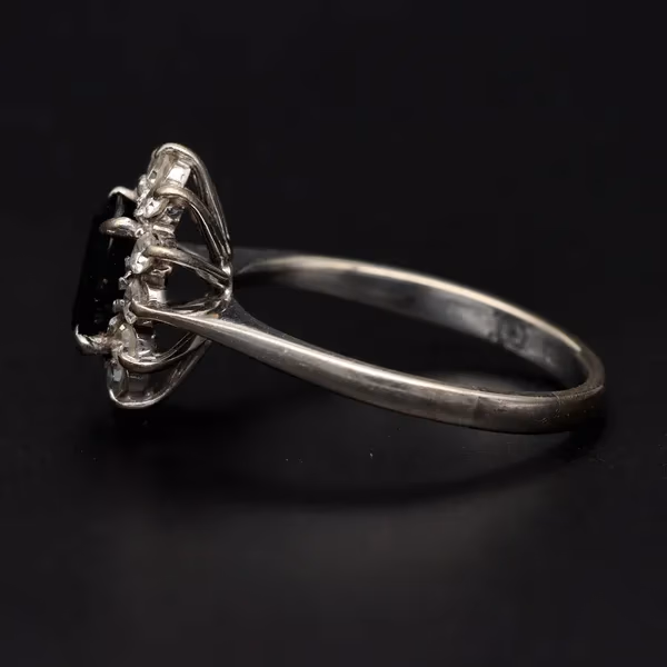 18ct White Gold Sapphire & Diamond Ring