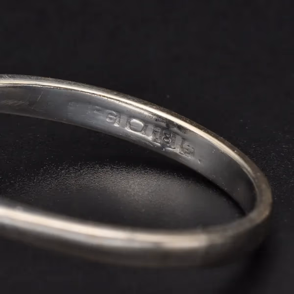 18ct White Gold Sapphire & Diamond Ring
