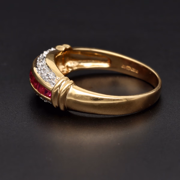 18ct Yellow Gold Ruby & Diamond Ring