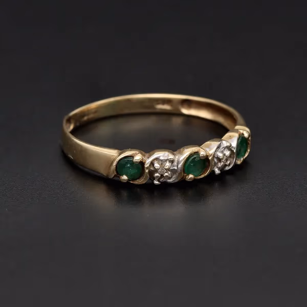 9ct Yellow Gold Emerald & Diamond Ring