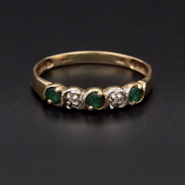 9ct Yellow Gold Emerald & Diamond Ring