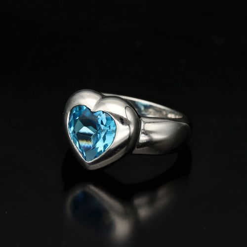 Boodles 18ct White Gold Blue Topaz Heart Ring image-3