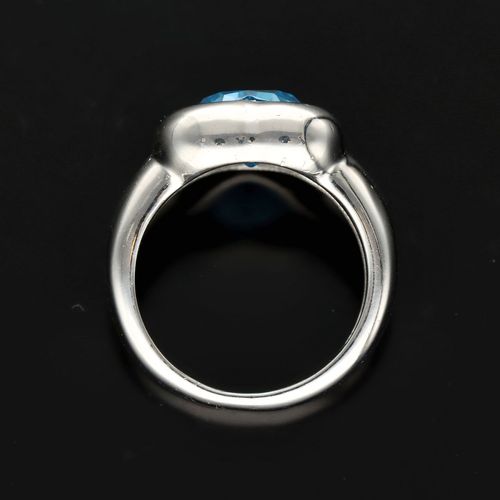Boodles 18ct White Gold Blue Topaz Heart Ring image-6