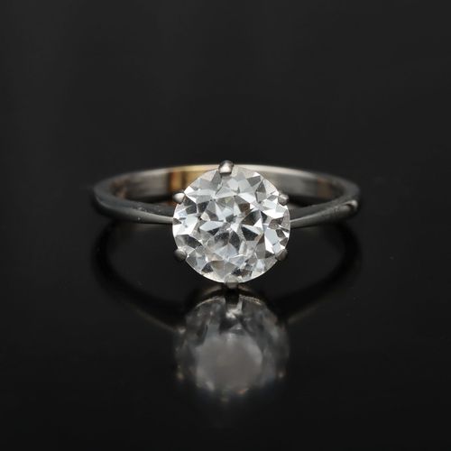 Rare 18ct Gold White Sapphire Ring image-3