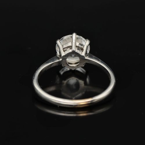 Rare 18ct Gold White Sapphire Ring image-2