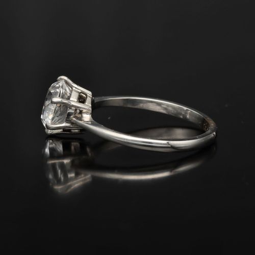 Rare 18ct Gold White Sapphire Ring image-4