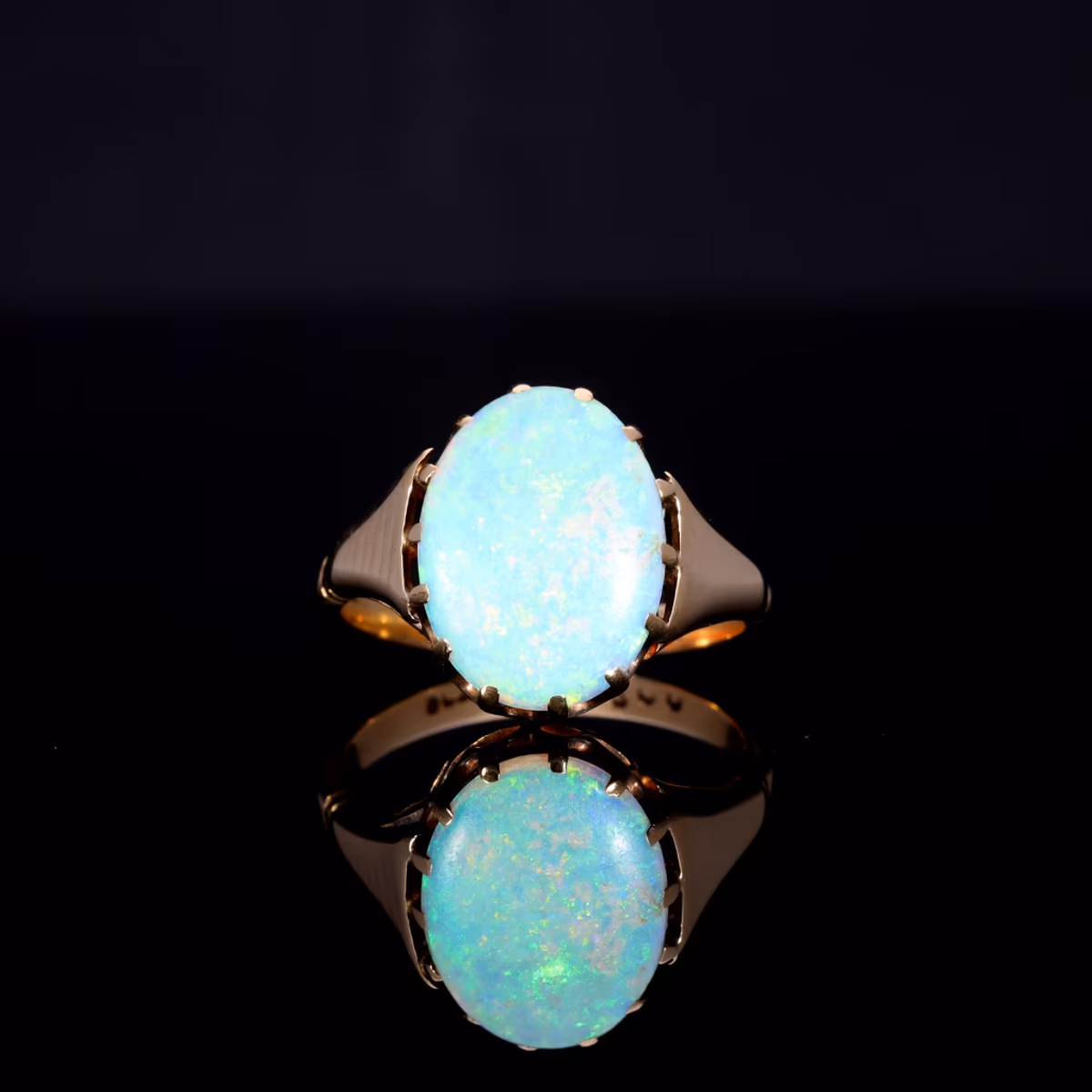360° view of The Vintage 9ct Gold Opal Statement Ring