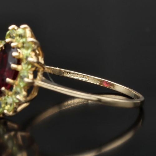 9ct Gold Garnet and Peridot Ring image-4