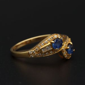 18ct Gold Sri Lankan Sapphire & Diamond Ring