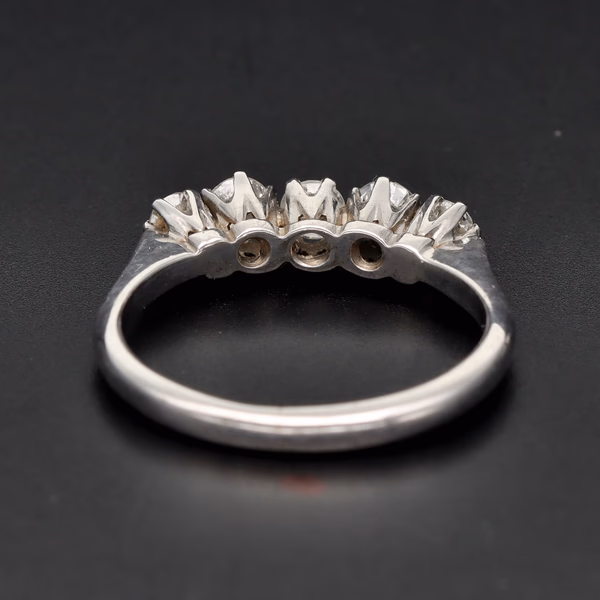 18ct White Gold Graduated Five Stone Diamond Ring
