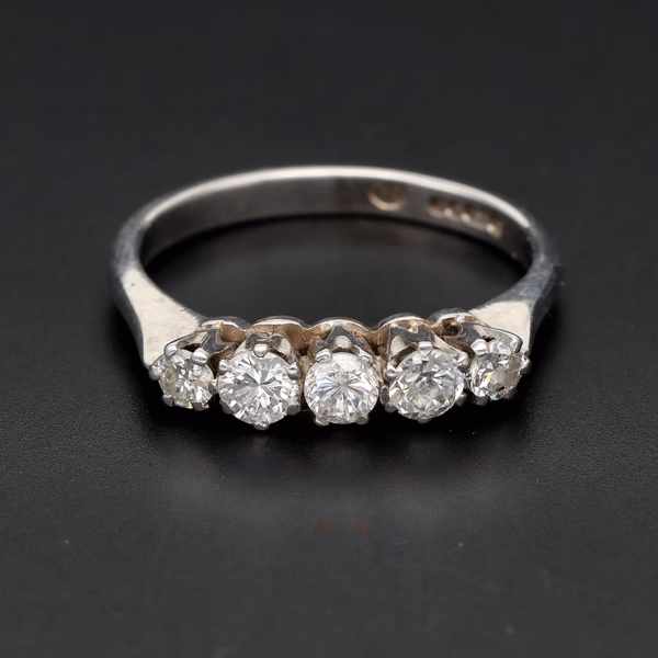 18ct White Gold Graduated Five Stone Diamond Ring