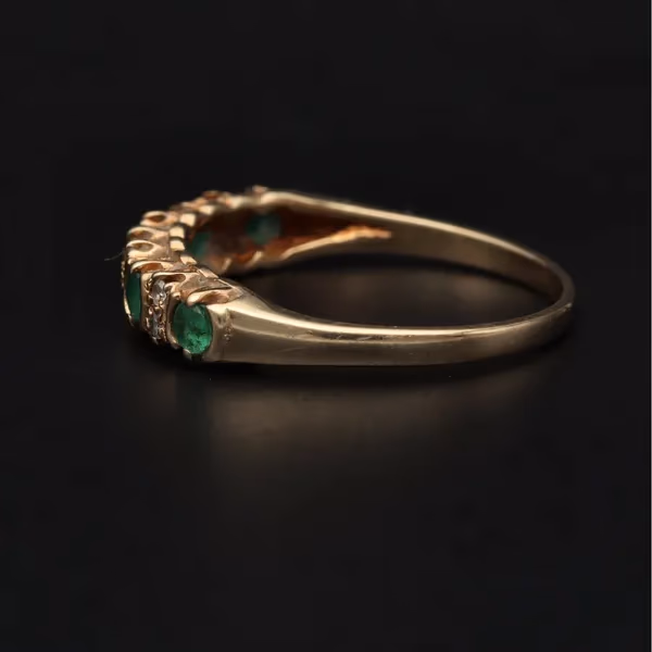 Retro - Vintage Gold Emerald Diamond Ring