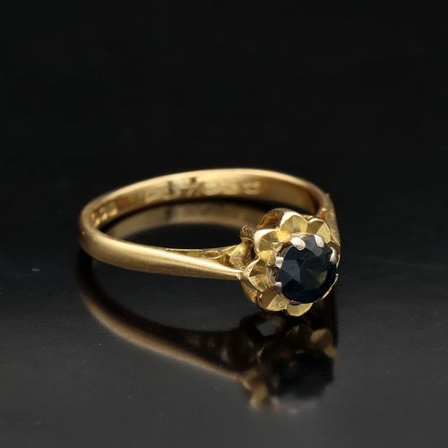 Retro 18ct Gold Sapphire Ring Birmingham 1970 image-1