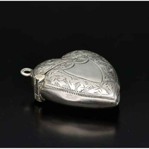 Victorian Silver Heart Shaped Vesta Case image-3