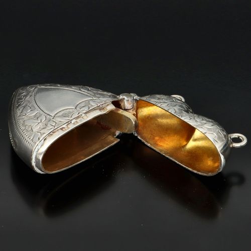 Victorian Silver Heart Shaped Vesta Case image-6