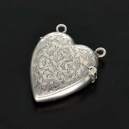 Victorian Silver Heart Shaped Vesta Case image-2