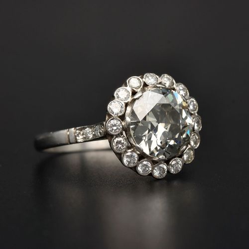 Art Deco Platinum Diamond Ring image-1